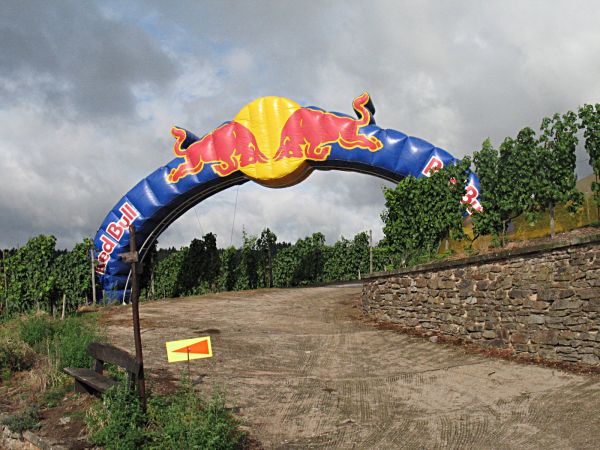 Durch diese hohle Gasse m&uuml;ssen sie kommen