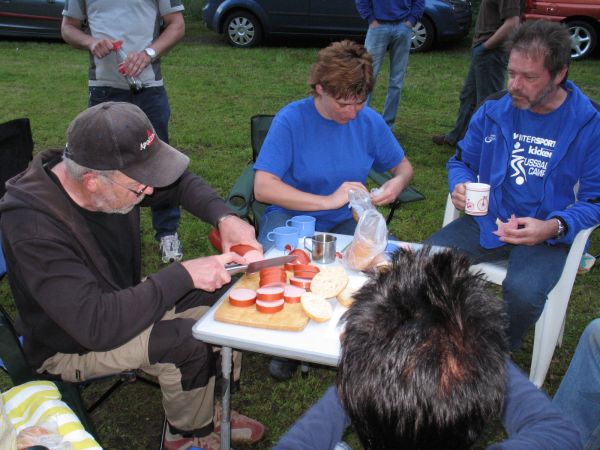 Die Abteilung 'Wir basteln Fressbeutel'
