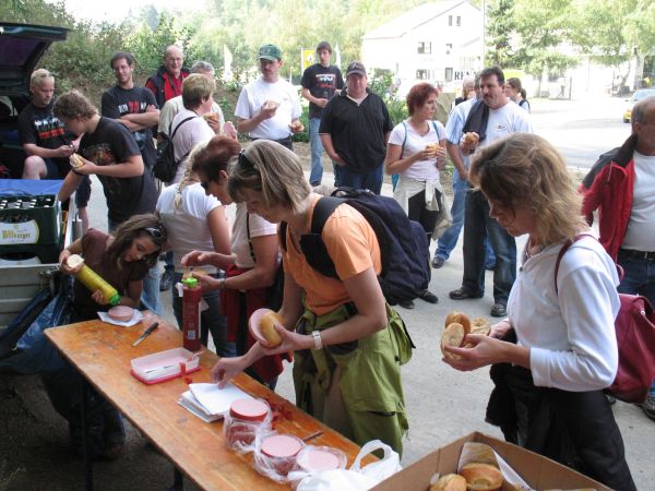 Lecker Fleischwurst und kalte Getr&auml;nke 3