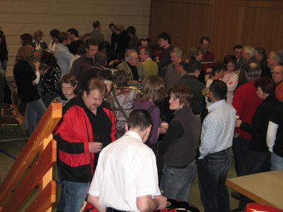 Der Saal f&uuml;llt sich