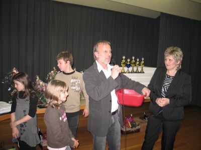 Unsere diesj�hrige Gl�cksfee Jolanta Caspers mit Wolfgang M�ller und den Gl�cksboten