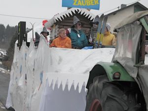 DJ "Willi-Nator" Ralf  (Bildmitte)