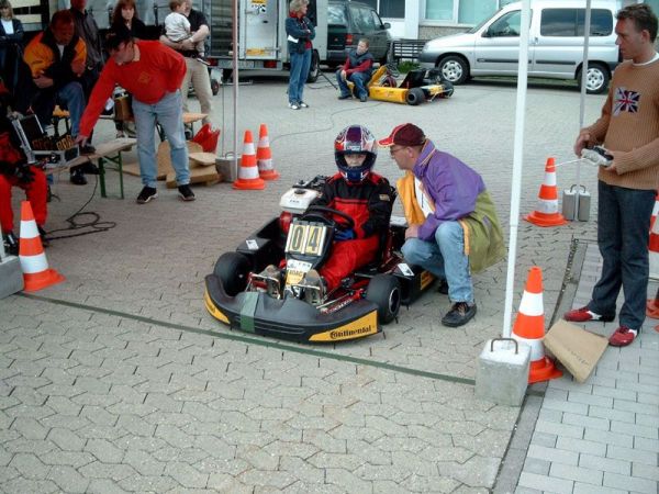 Alexander Maximilian Jaschek vor seinem Tanz um die Pylonen