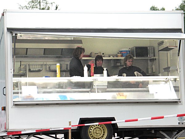 Warmes Essen v.l.Sigrid Monschauer, Edeltrud Porz, Marita M&uuml;ller