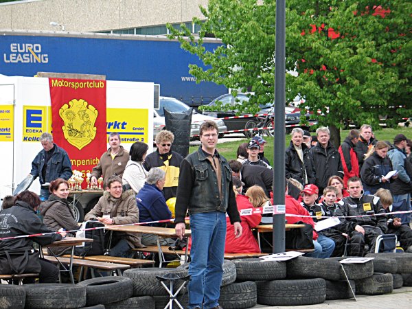 Sachrichter an der Einfahrt zur Kreuzung Rudolf Zimmermann