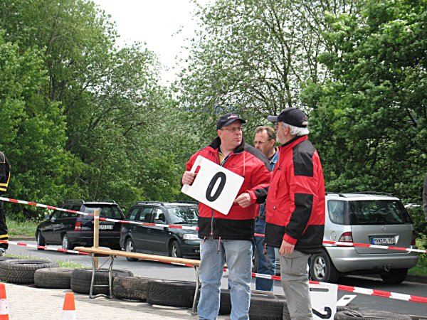 Sachrichter am Ypsilon Ludwig Heuser (rechts) mit Rennleiter Norebert Porz