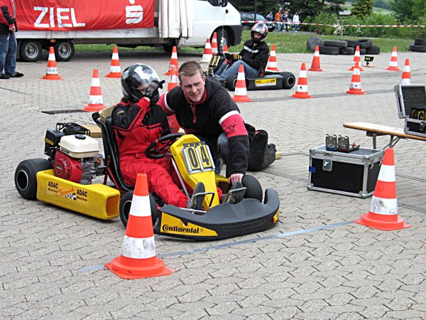 Lisa-Marie Kossmann bekommt letzte Instruktionen