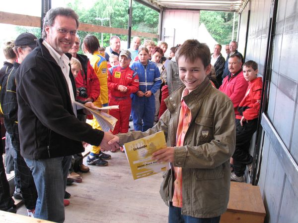 Alexander Jascheck bei der Siegerehrung der K4