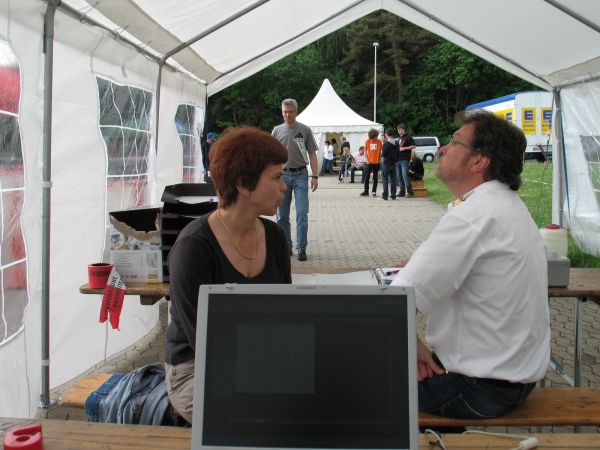 Doch Otto, das kannst du mir glauben dahinten kommt unser Sportleiter Michael