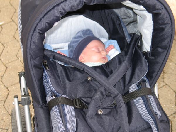 Motorsport ist laut!!! Kann gar nicht sein!!! Das S&ouml;hnchen von Johannes Bell (VgBm) v&ouml;llig unbeeindruckt