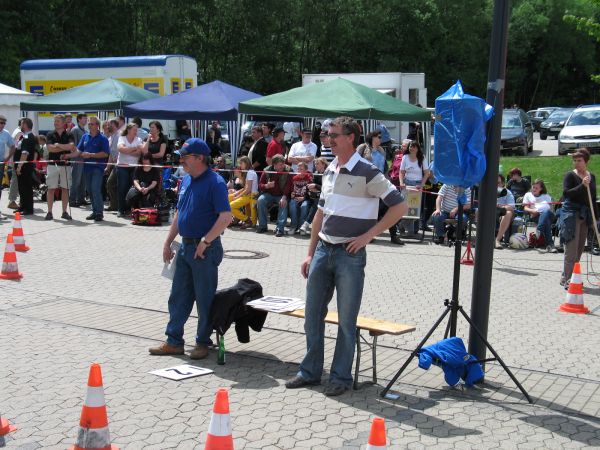 Willi, Gerd und Lautsprecher - der Lautsprecher steht immer noch rechts