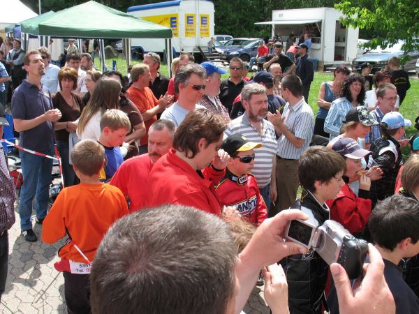 Zuschauen bei der Siegerehrung der K3