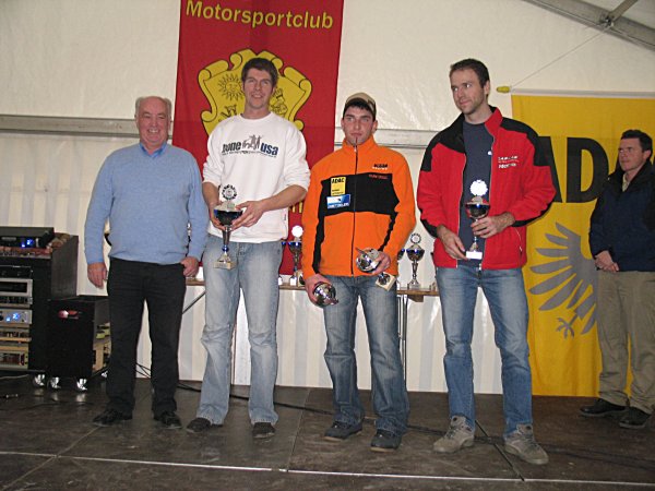 Gewonnen wurde die Klasse 12 von Marko Arnold (2. v.l.). Die weiteren Pl&auml;tze wurden von Marcus Hengst (P2), Maik Gruhne (P3) und Alexander Klob (P4) belegt.