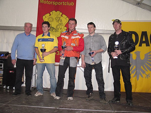 Gewonnen wurde die Klasse 15 von Philipp &uuml;bersch&auml;r (2. v.l.) gefolgt von Ronny Baldauf, Roger Gudat und Jens Knapp.