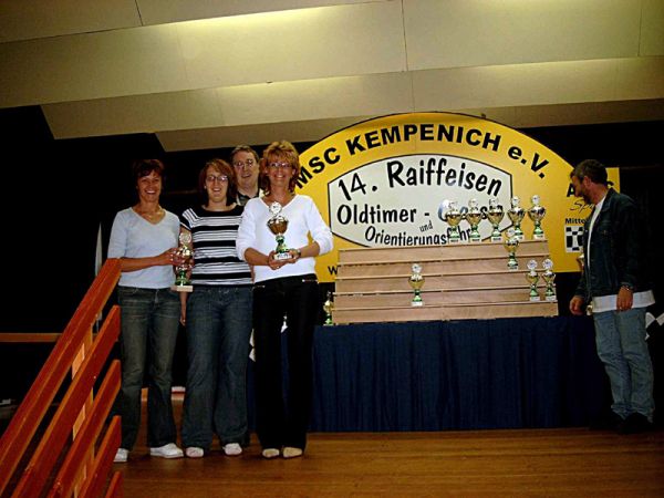 Zweite der Klasse 8, Autos bis Baujahr 1978, (v.l.) Conny Ellingen, Carmen Sch&auml;fer und Simone Kossmann vom MSC Kempenich. Von Null auf Platz 2. O-Ton der Damen: "N&auml;chstes Jahr gewinnen wir!"