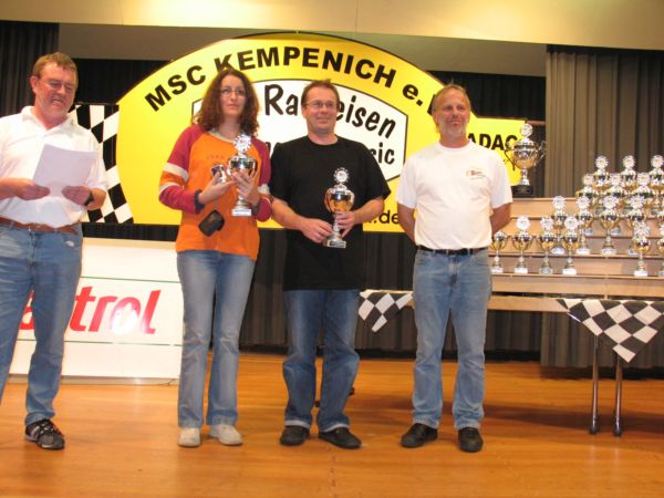 Sieger der Klasse 6, Seitenwagen bis Baujahr 1980, (v.r.) Stephan Hilberts, Franca Lamm