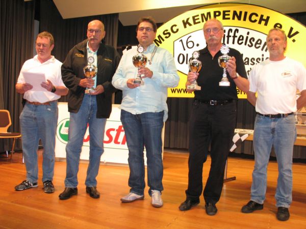 Sieger der Klasse 10, Autos bis Baujahr 1968, (v. l.) Hans Keuser, Frank Gondorf (P 1), Karl-Heinz Fa&szlig;bender (P 2)