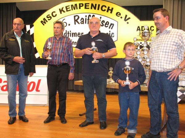 Die Sieger im Fridolin-Pokal Auto (v. r.) Wolfgang Sch&uuml;tzeichel (P 1), Klaus Zickenheimer (P 2), Franz-Josef Schneider (P 3) Hans Keuser Stifter des Pokals