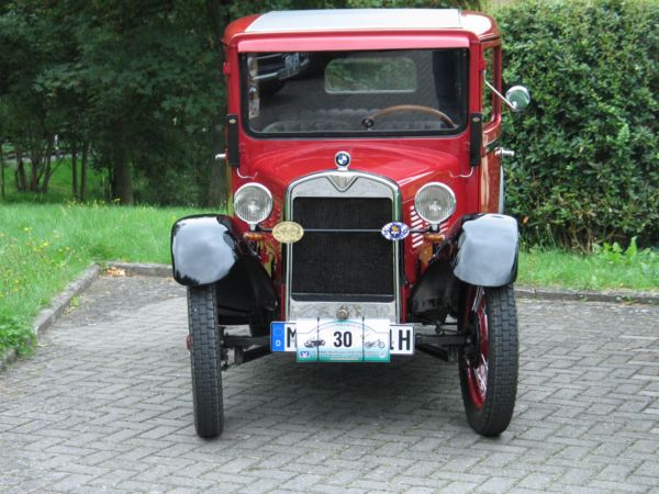 Ein BMW DA 4 aus dem Jahr 1926 war das &auml;lteste Auto am Start