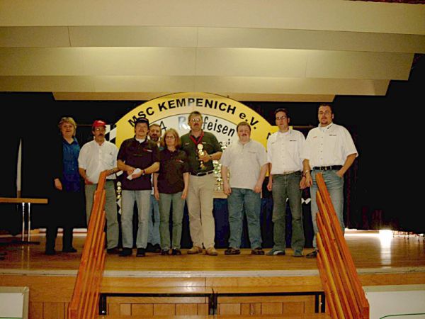 Das in der Mannschaftswertung siegreiche Team vom MSC Adenau mit den Repr&auml;sentanten des MSC Kempenich. Von links: Elke Nees, Willi Frank (MSC Kempenich), Lothar R&ouml;hrig, Berthold Hantel (MSC Kempenich), Margit R&ouml;hrig, Alfred Novotny, Markus Palm, Christoph Schmitz, Michael Honerbach. Es fehlt Hans-Peter Nees.