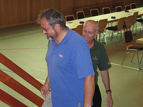 Die Sieger vl. Hans-J&uuml;rgen Schepp und Daniel Keller auf dem Weg zur Ehrung