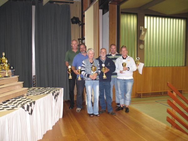 Die Sieger der Klasse Classic v.l. Daniel Keller und Hans-J&uuml;rgen Schepp (P2), Ricarda Walendy und Helmut Hurtmann (P1), Patric Weber und Sonja Ackermann (P3)