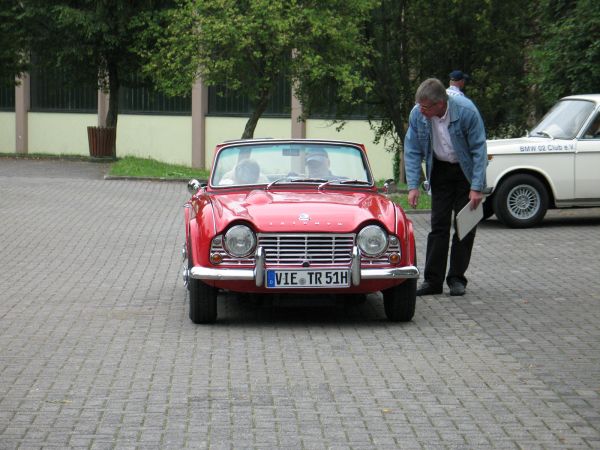 Start Nr. 7 Ricarda Walendy und Helmut Hurtmann auf Triumph TR 4