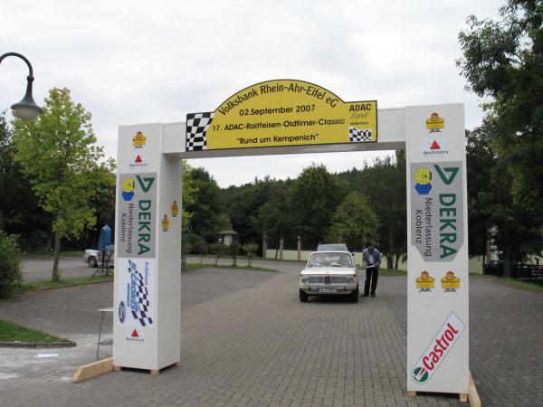 Start Nr. 11 Sonja Ackermann und Patric Weber auf BMW 1600-2