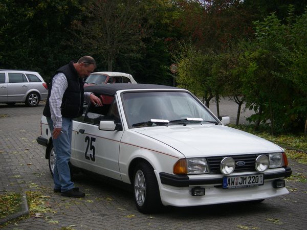 Hans-J&uuml;rgen Meseck und Sarah Niess - Ford Escord Cabrio