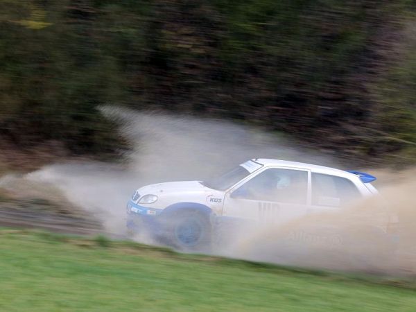Guido Michels im VIP Fahrzeug - Citroen Saxo - Quelle: www.rallyeracer.de - Oliver Kleinz