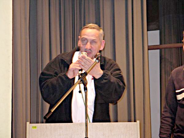 Alferd Gorny moderiert kompetent und gekonnt die Siegerehrung